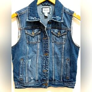 FOREVER 21 Blue Distressed Denim / Jean Vest Women’s size Small